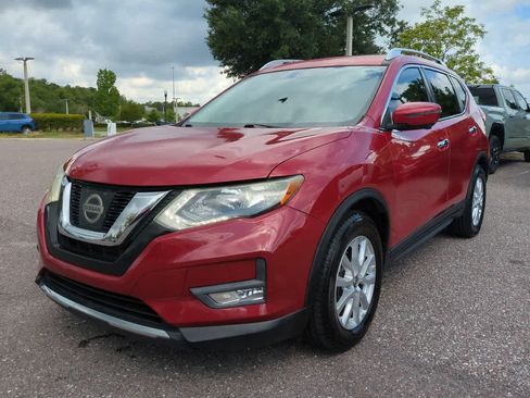 Used 2017 Nissan Rogue SV w/ SV Premium Package FWD image 2