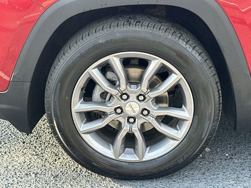 Used 2024 GMC Terrain SLT image 13