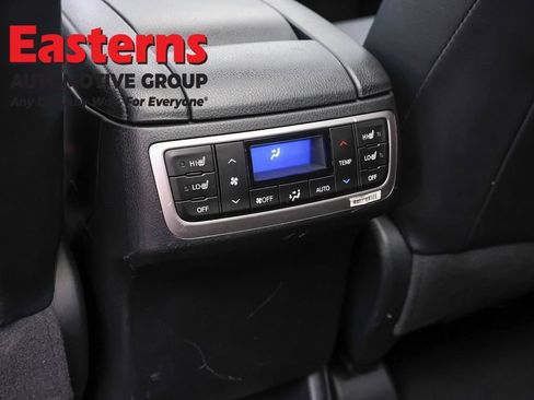 Used 2019 Toyota Highlander Limited Platinum AWD/4WD image 26