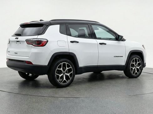 Used 2025 Jeep Compass Limited AWD/4WD image 9