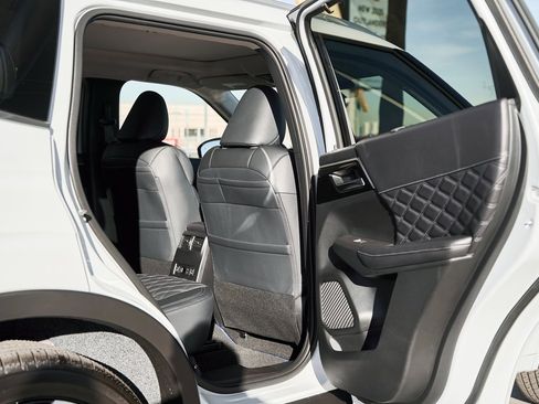 New 2025 Mitsubishi Outlander SEL image 16