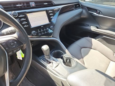 Used 2020 Toyota Camry LE image 10