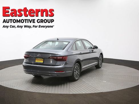 Used 2021 Volkswagen Jetta SE w/ SE Cold Weather Package image 39