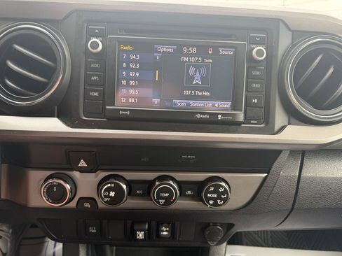 Used 2019 Toyota Tacoma SR5 AWD/4WD image 12