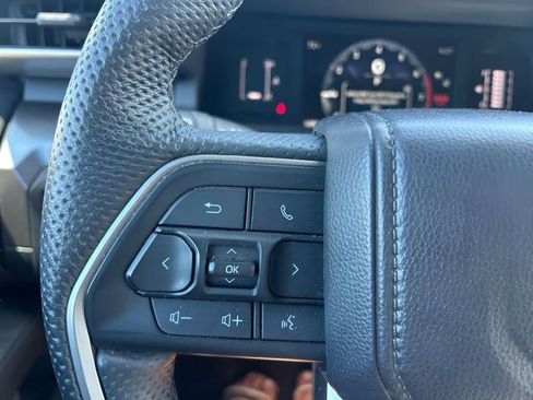 Used 2025 Toyota Tacoma SR5 AWD/4WD image 25
