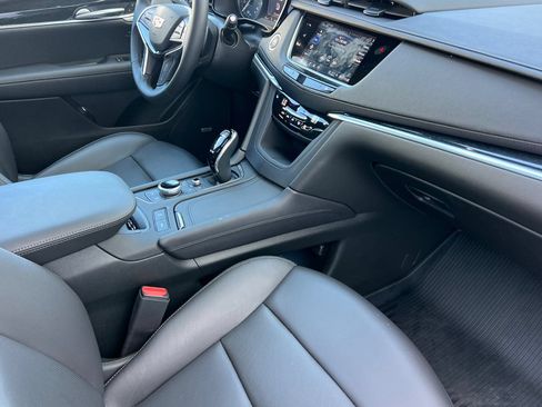 Used 2025 Cadillac XT5 Premium Luxury w/ Technology Package FWD image 18