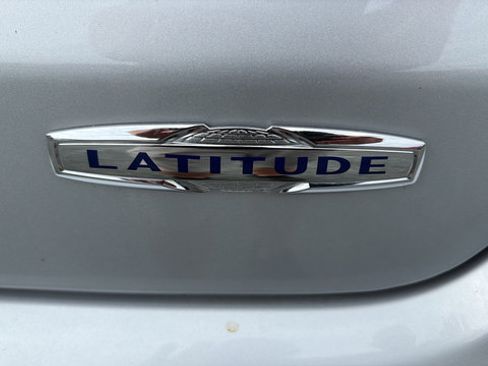 Used 2025 Jeep Compass Latitude AWD/4WD image 29