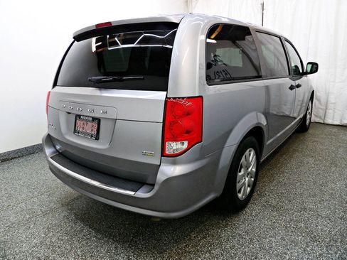 Used 2019 Dodge Grand Caravan SE w/ UConnect Hands-Free Group FWD image 5