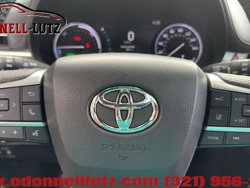 Used 2022 Toyota Sienna Limited FWD image 18