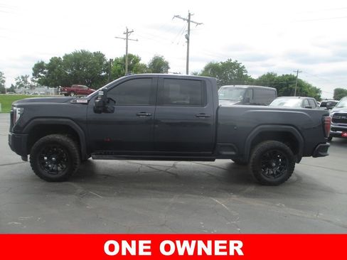 Used 2024 GMC Sierra 2500 AT4 w/ AT4 Premium Plus Package AWD/4WD image 11