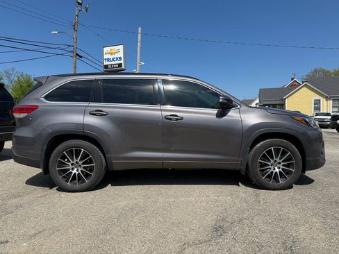 Used 2017 Toyota Highlander SE image 9