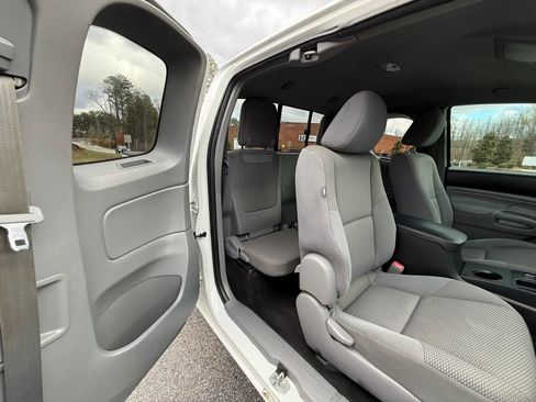 Used 2015 Toyota Tacoma Pickup 4D 6 ft w/ Convenience Package image 19