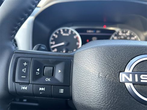 Used 2025 Nissan Rogue SV w/ SV Premium Package image 23