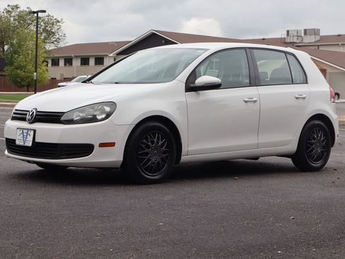 Used 2013 Volkswagen Golf 4-Door FWD image 11