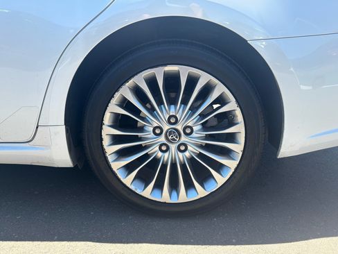 Used 2016 Toyota Avalon Limited w/ Toyota Safety Sense Package FWD image 11