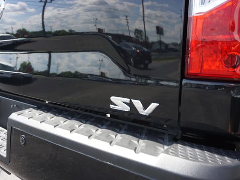 Used 2017 Nissan Titan SV RWD image 9