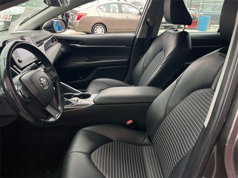 Used 2023 Toyota Camry SE image 9