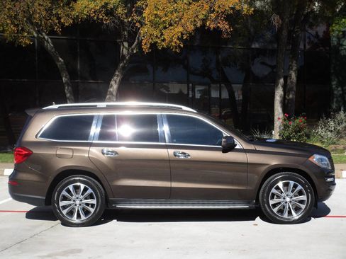 Used 2015 Mercedes-Benz GL 320 BlueTEC 4MATIC image 3