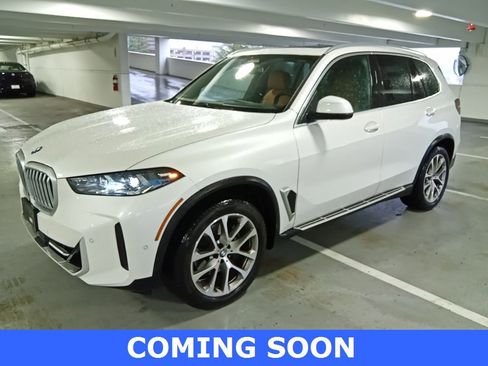 Used 2025 BMW X5 xDrive40i w/ Climate Comfort Package image 2