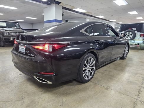 Used 2020 Lexus ES 350 w/ Premium Package image 2