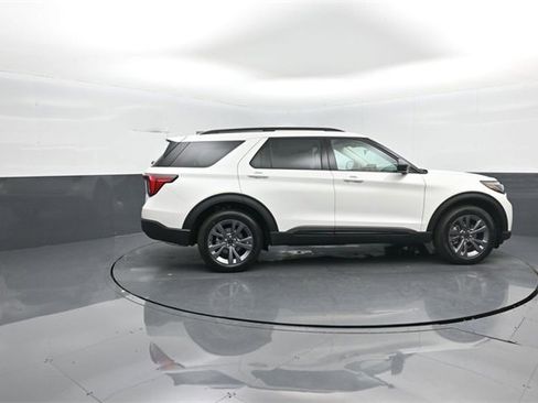 New 2026 Ford Explorer Active w/ Active Comfort Package image 8