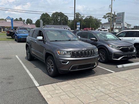 Used 2018 Jeep Grand Cherokee Limited AWD/4WD image 8