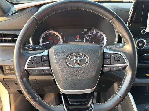 Used 2023 Toyota Highlander XSE FWD image 21