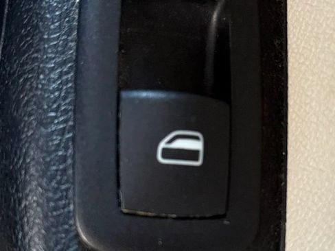 Used 2022 Chrysler Pacifica Touring-L FWD image 34