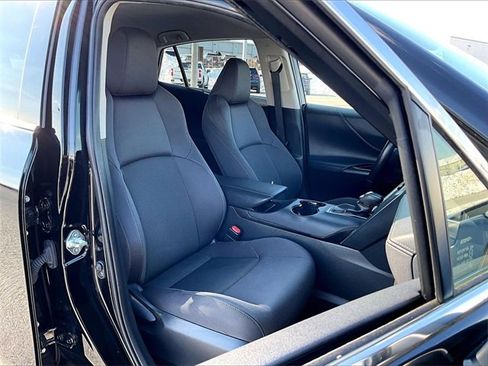 Used 2023 Toyota Venza LE image 11