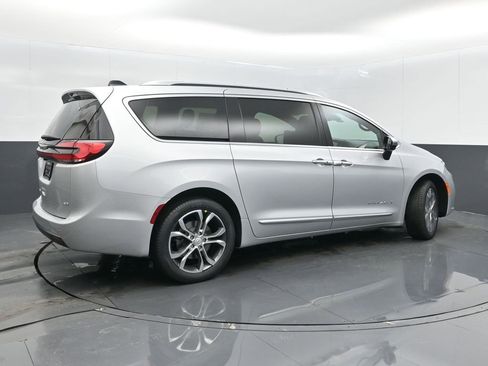 New 2026 Chrysler Pacifica Pinnacle image 7