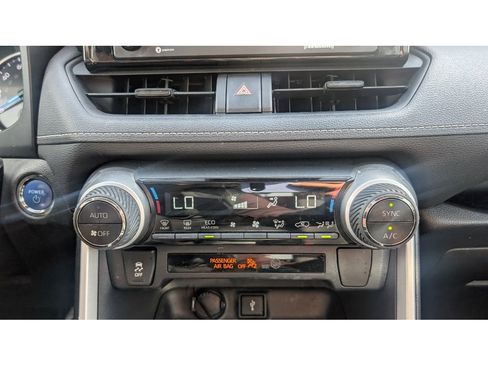 Used 2020 Toyota RAV4 XLE w/ Convenience Package image 27