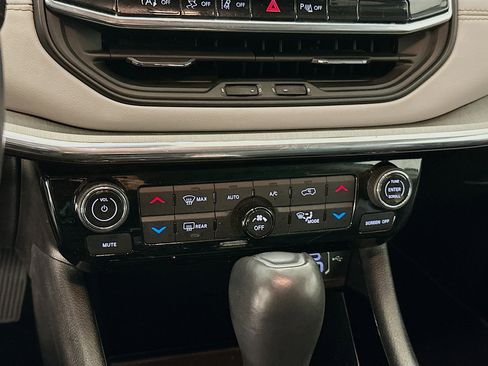 Used 2022 Jeep Compass Limited image 23