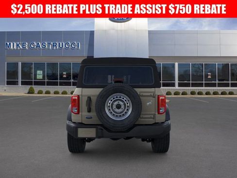 New 2025 Ford Bronco 4-Door image 5
