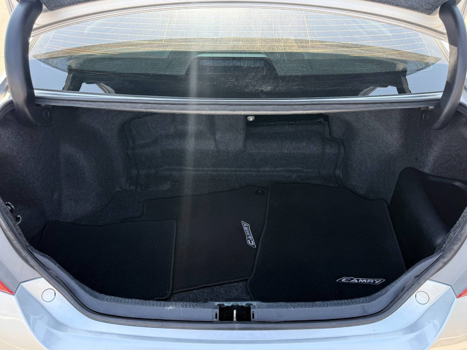 Used 2015 Toyota Camry SE FWD image 44