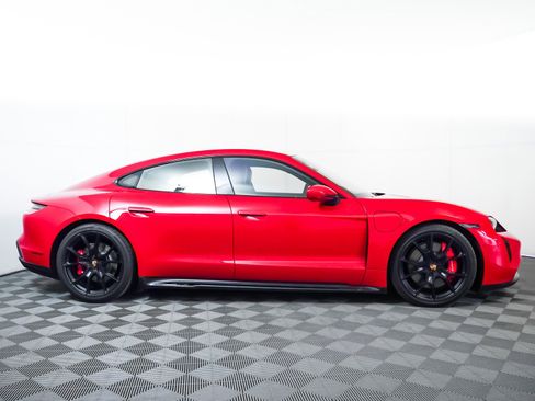 Used 2022 Porsche Taycan GTS image 9