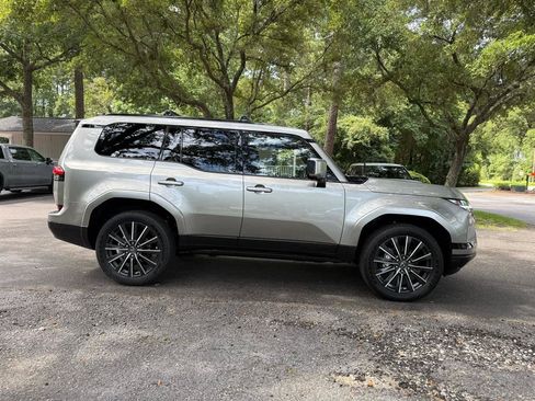Used 2026 Lexus GX 550 w/ Accessory Package (2T) AWD/4WD image 4