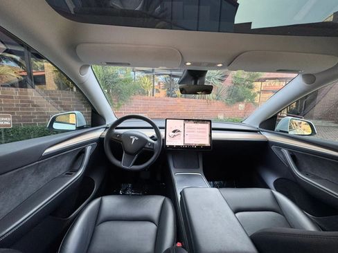 Used 2023 Tesla Model Y AWD image 32