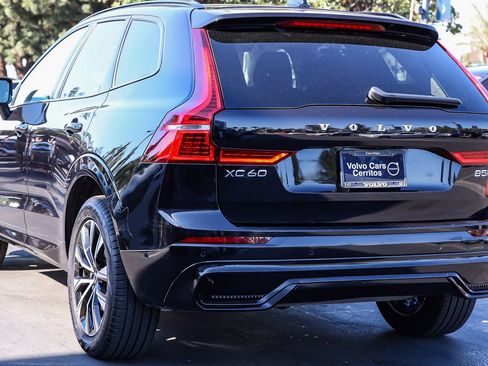 Used 2025 Volvo XC60 B5 Plus image 11