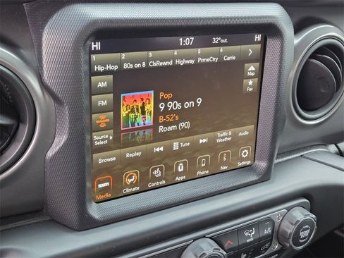 Used 2021 Jeep Gladiator Willys image 13