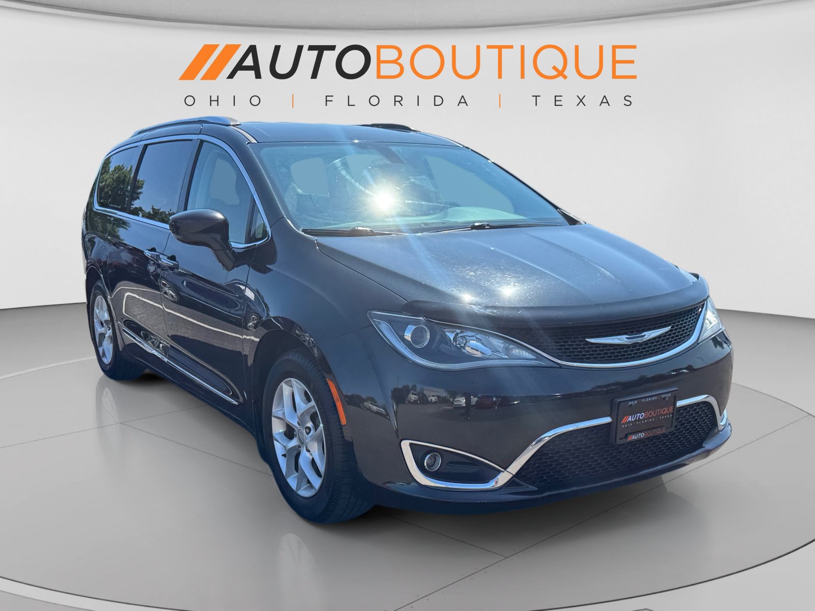 Used 2017 Chrysler Pacifica Touring-L Plus w/ Tire & Wheel Group FWD image 7