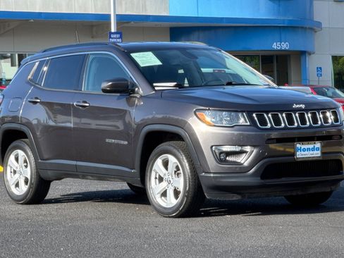 Used 2018 Jeep Compass Latitude AWD/4WD image 7