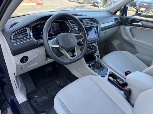 Used 2024 Volkswagen Tiguan SE FWD image 17
