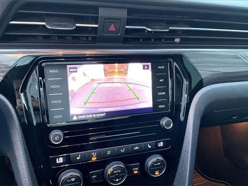 Used 2020 Volkswagen Passat 2.0T R-Line image 23