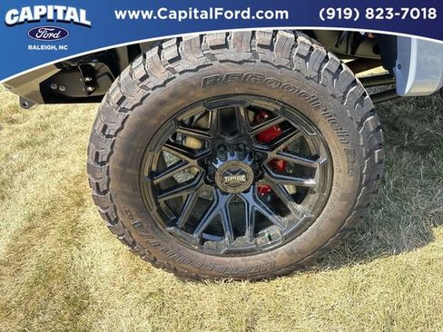 New 2026 Ford F250 Lariat w/ Black Appearance Package AWD/4WD image 14