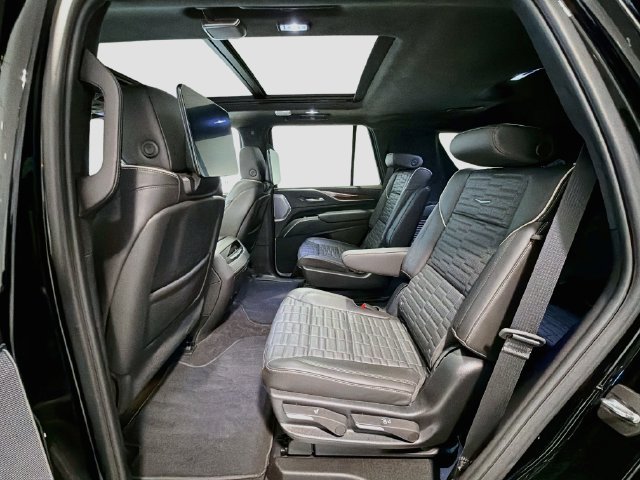 Used 2024 Cadillac Escalade Sport Platinum w/ LPO, ONYX Package AWD/4WD image 21