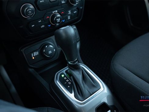 Used 2022 Jeep Renegade Latitude image 17