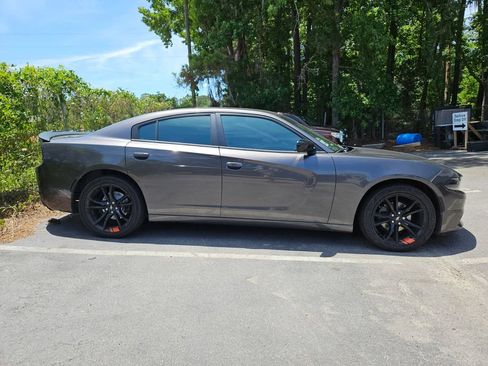 Used 2018 Dodge Charger SXT w/ Blacktop Package RWD image 6