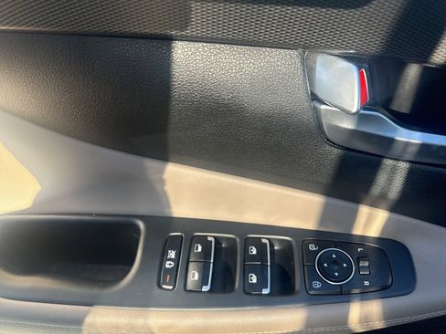 Used 2020 Hyundai Santa Fe SEL w/ Convenience + Premium Package image 17