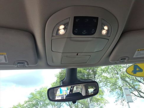 Used 2024 Chrysler Pacifica Touring-L FWD image 23
