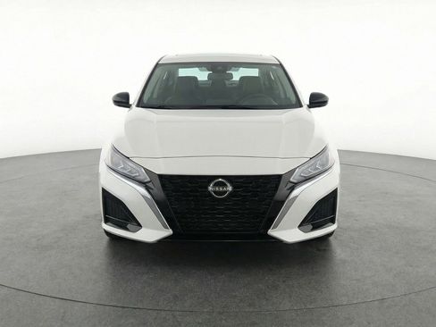 Used 2025 Nissan Altima 2.5 SV image 2